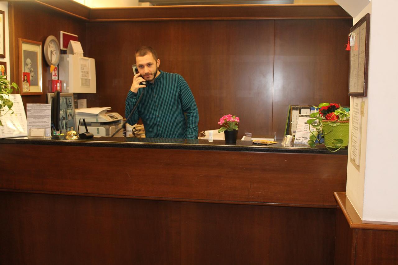 Hotel Catalani E Madrid Milaan Buitenkant foto