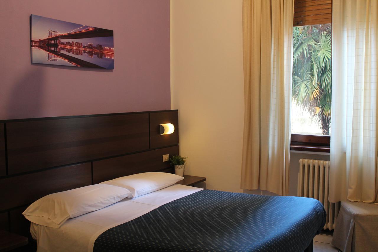 Hotel Catalani E Madrid Milaan Buitenkant foto