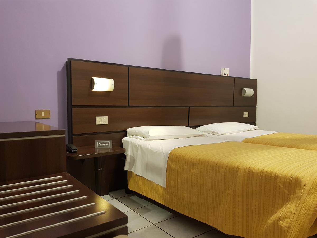 Hotel Catalani E Madrid Milaan Buitenkant foto