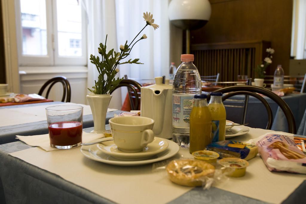 Hotel Catalani E Madrid Milaan Buitenkant foto