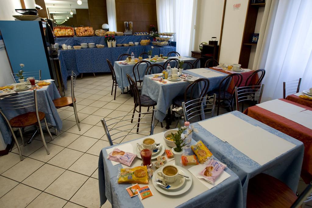 Hotel Catalani E Madrid Milaan Buitenkant foto