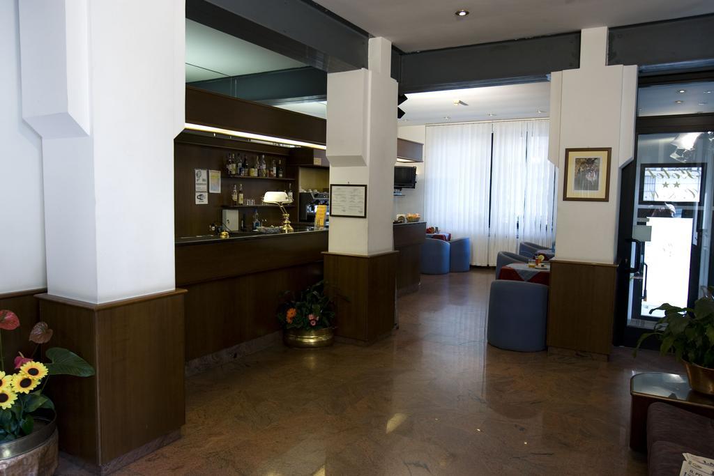 Hotel Catalani E Madrid Milaan Buitenkant foto